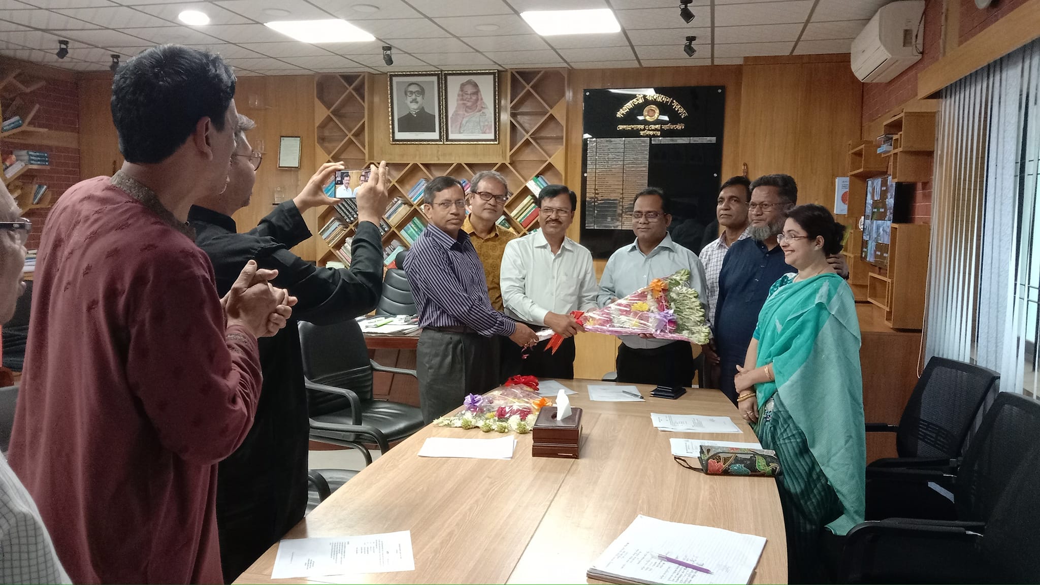 2. সভাপতি মহোদয়কে ফুলেল শুভেচ্ছা